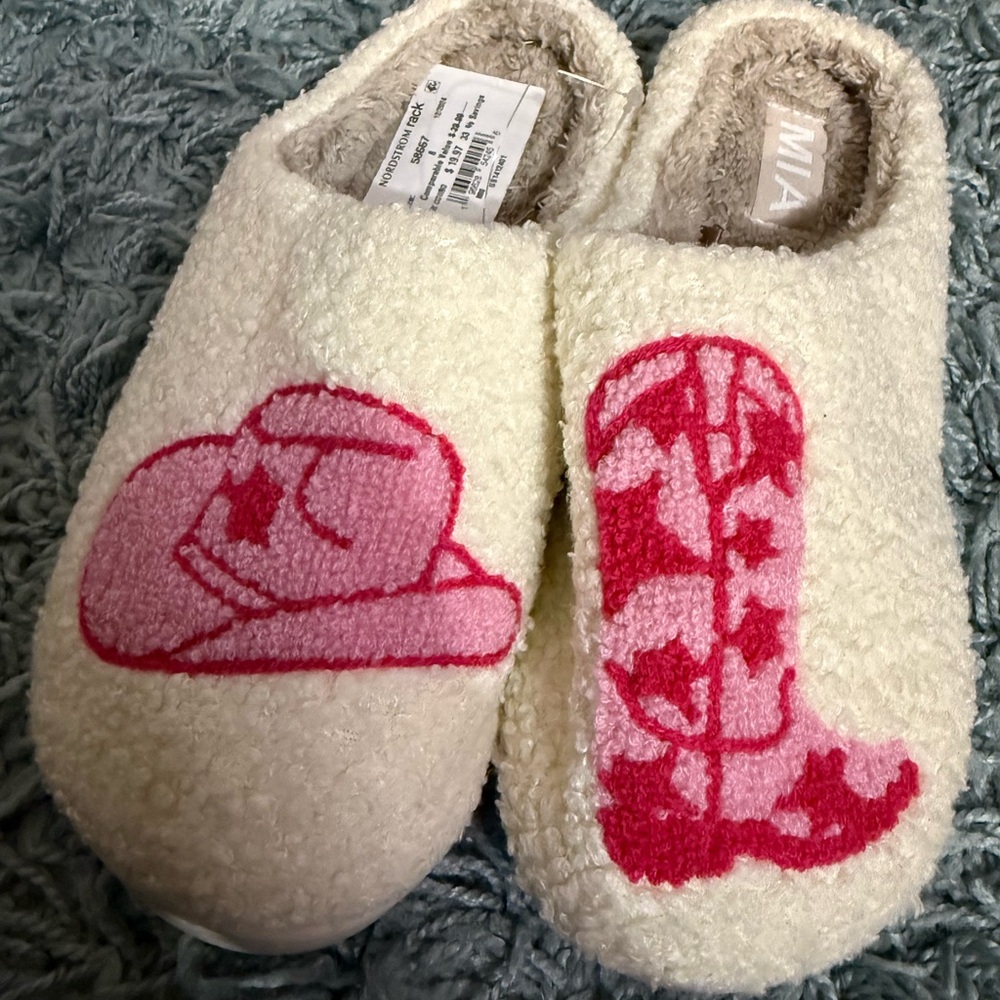 MIA WESTERN COWBOY BOOT AND HAT SLIPPERS NWT 8 - Picture 2 of 4